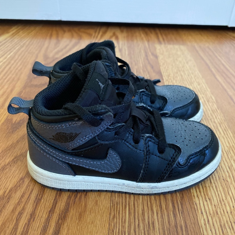 Jordan Retro 1 “Shadows”